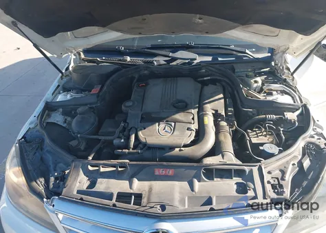 2012 Mercedes-Benz C 250 Luxury/Sport z USA, uszkodzony, nr VIN WDDGF4HB9CA628444